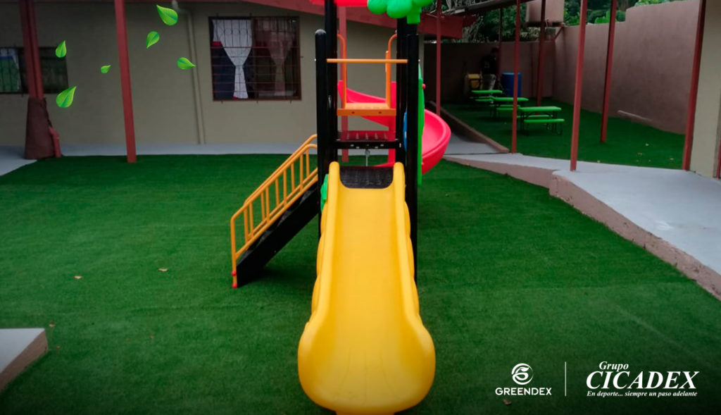 Centro Educativo Cindy Vargas Instalación de miniplayground y cesped 1024x589 1