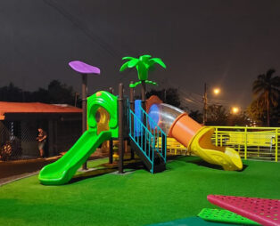 Playground Area Multiuso San Roque Barva